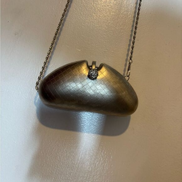Vintage shell clutch design purse Chrome Bag chain Handle metal box compact - Picture 1 of 10